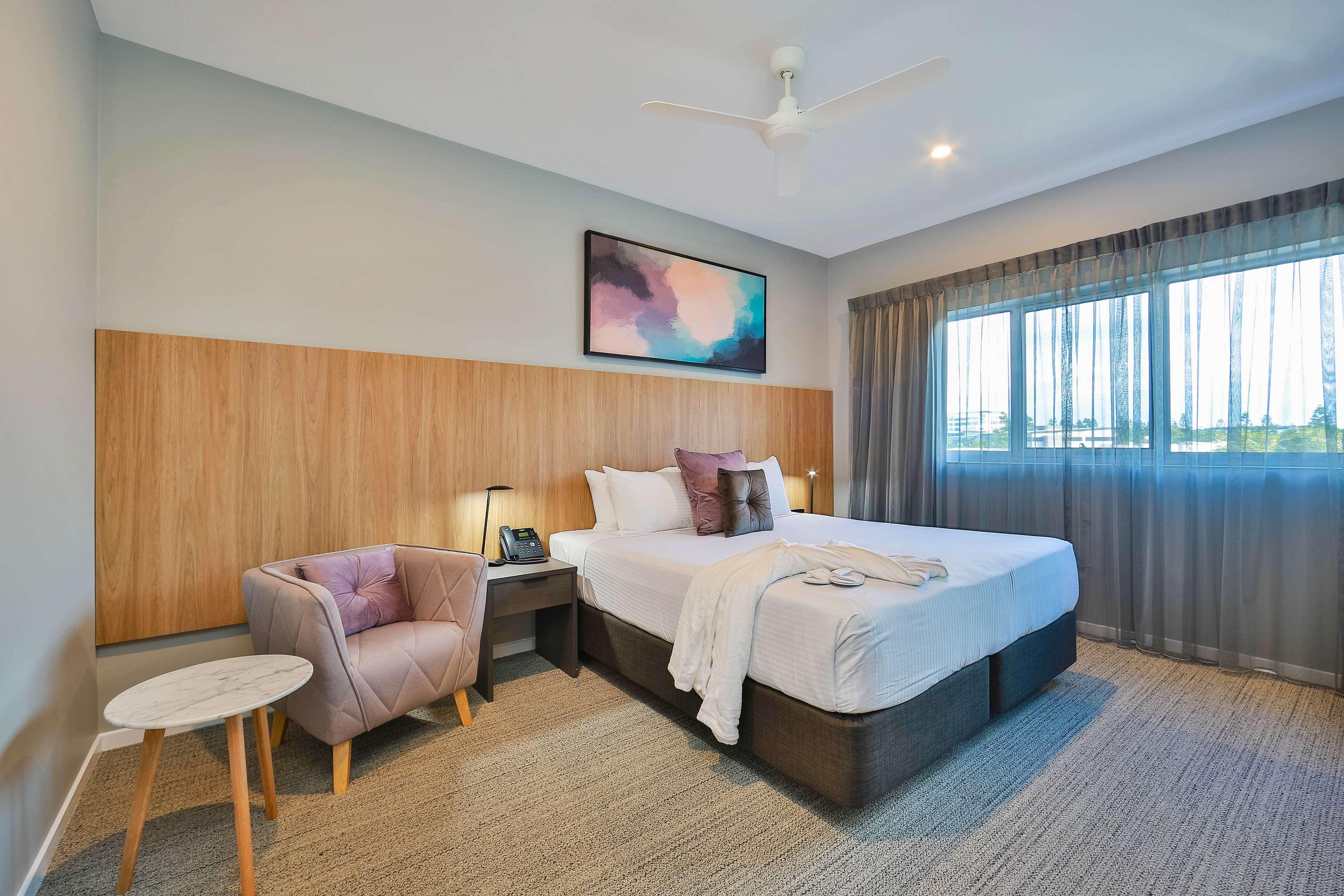 Best Western Plus North Lakes Hotel Exterior photo