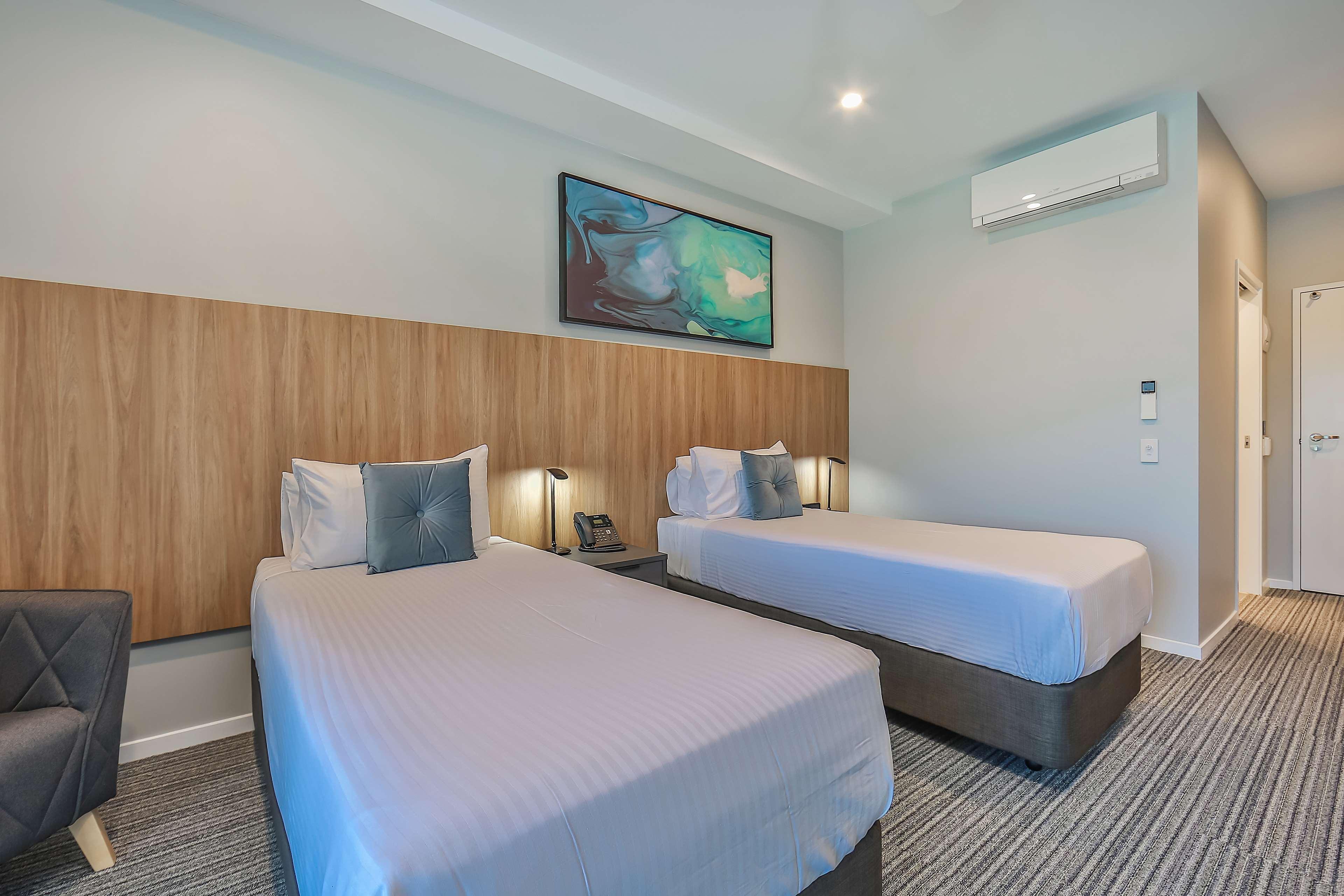 Best Western Plus North Lakes Hotel Exterior photo