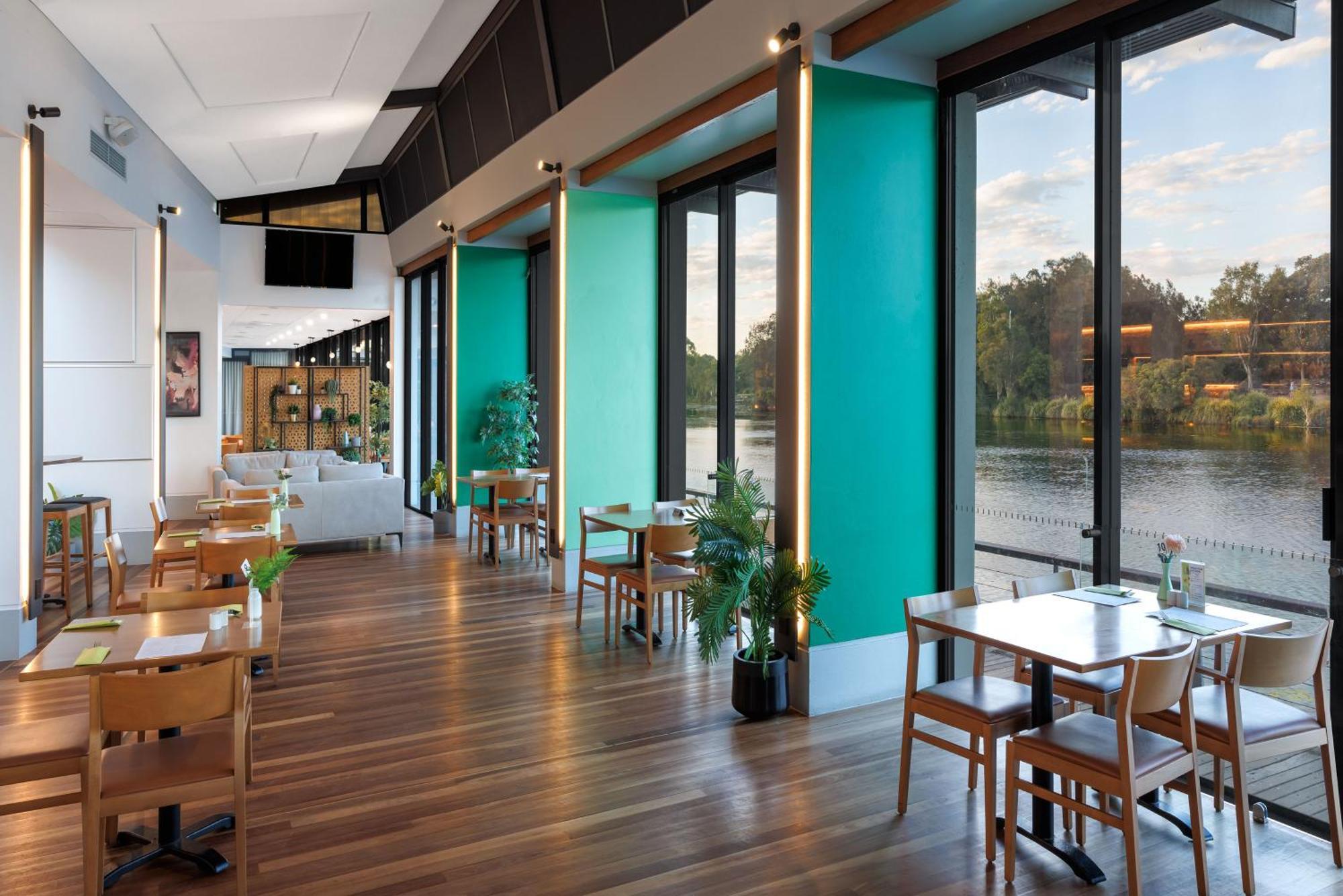 Best Western Plus North Lakes Hotel Exterior photo